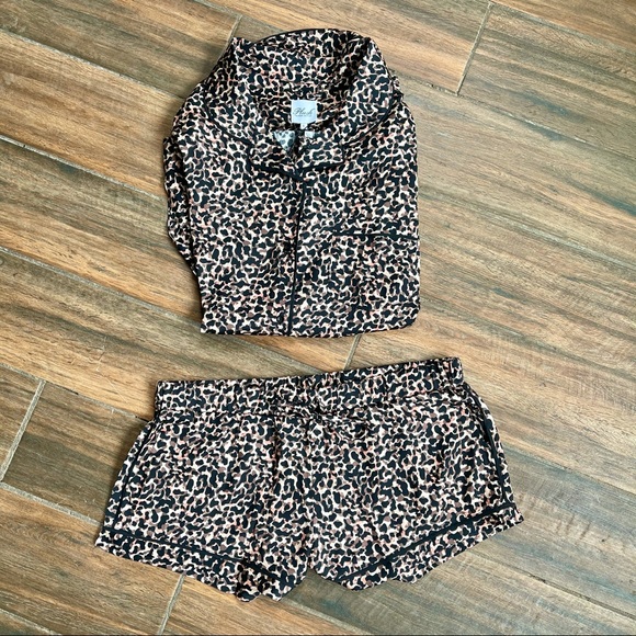 NWT Plush Apparel Silky Cheetah Print Pajama Set Large
